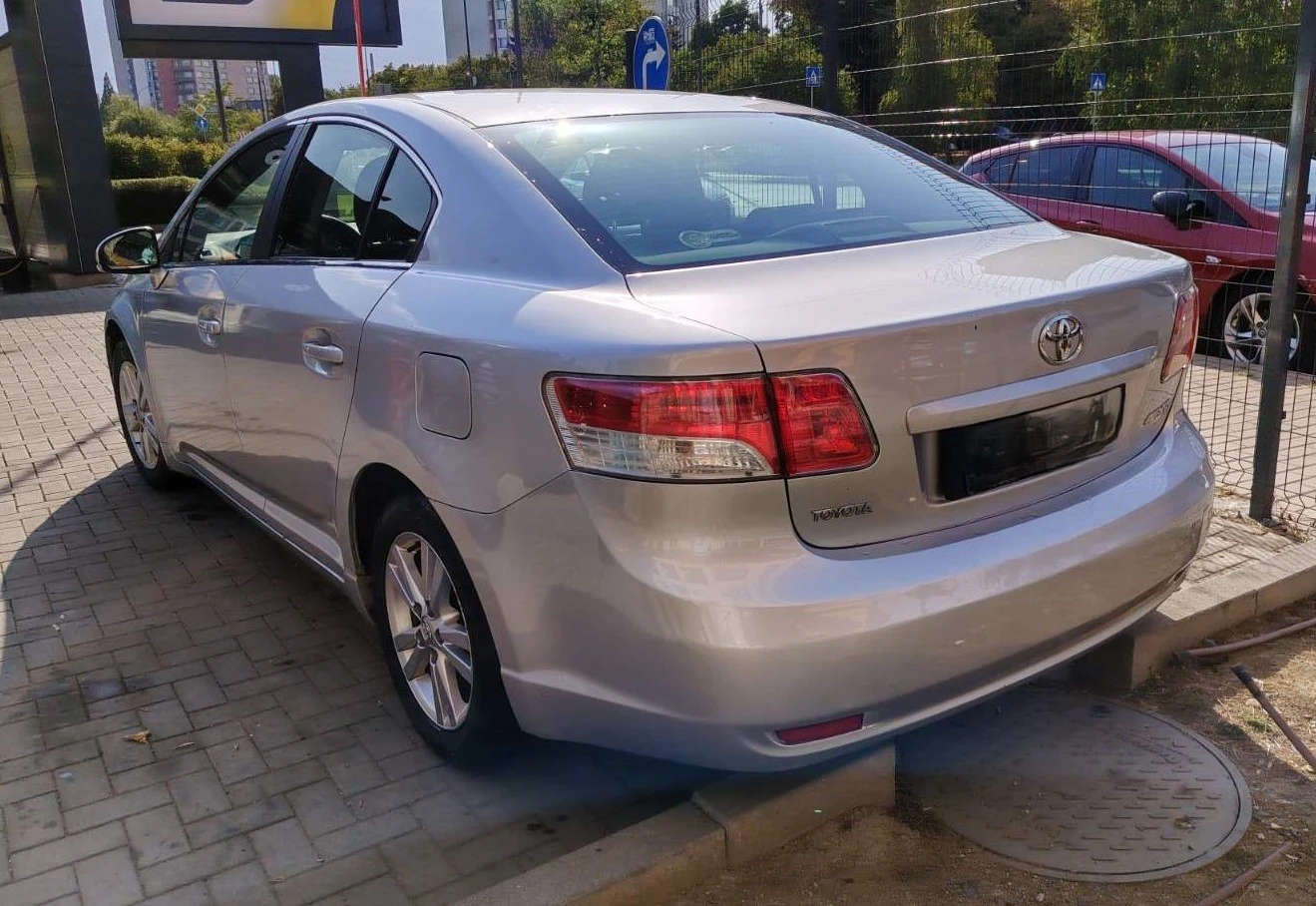 Toyota Avensis 2.0 VVT-i, снимка 4 - Автомобили и джипове - 56251748