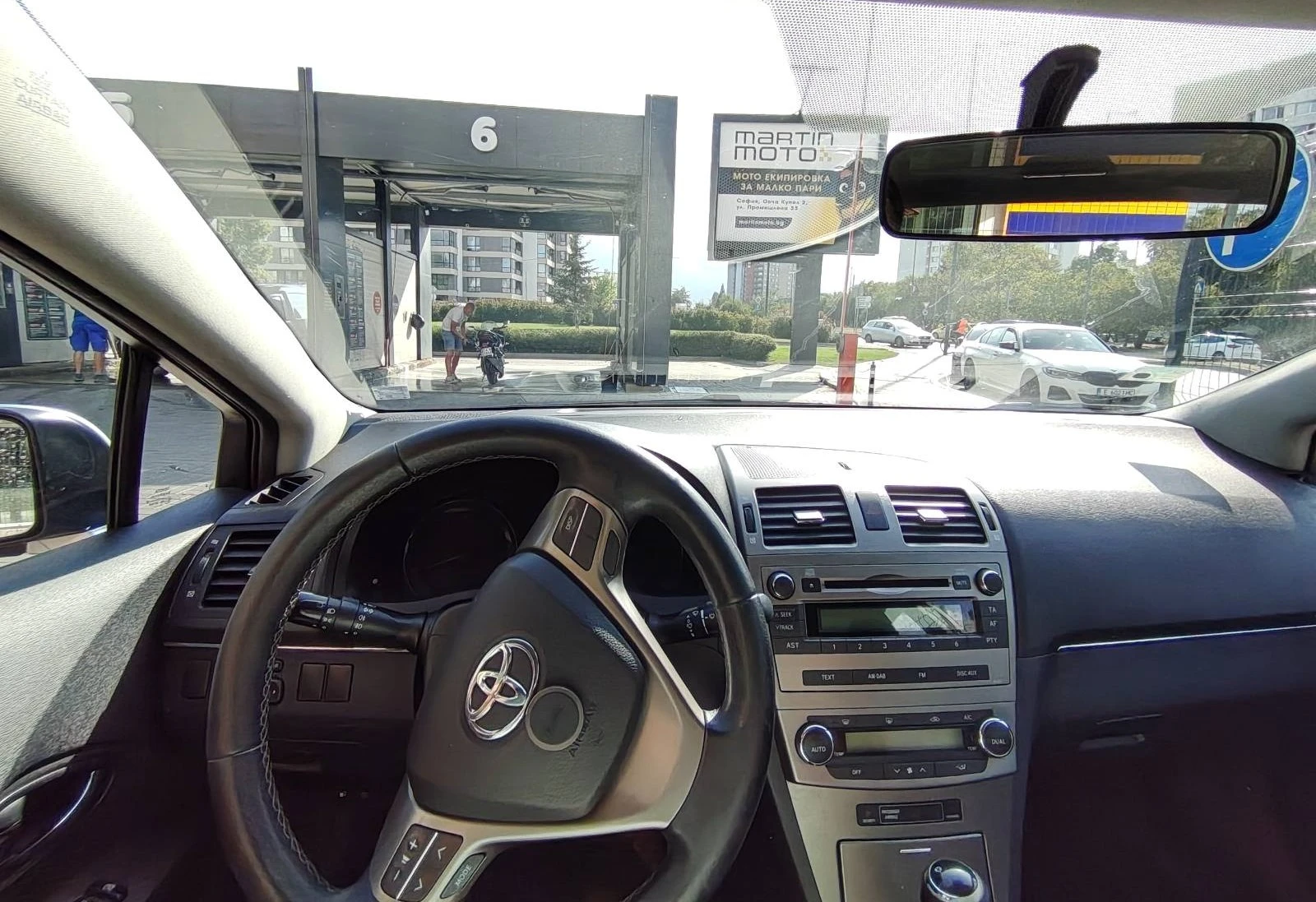 Toyota Avensis 2.0 VVT-i, снимка 6 - Автомобили и джипове - 56251748