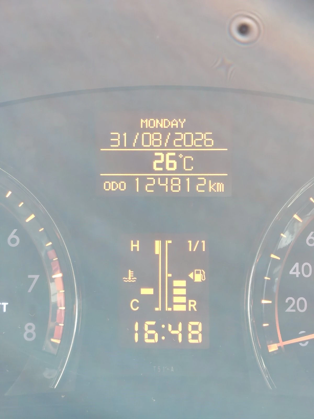 Toyota Avensis 2.0 VVT-i, снимка 8 - Автомобили и джипове - 56251748