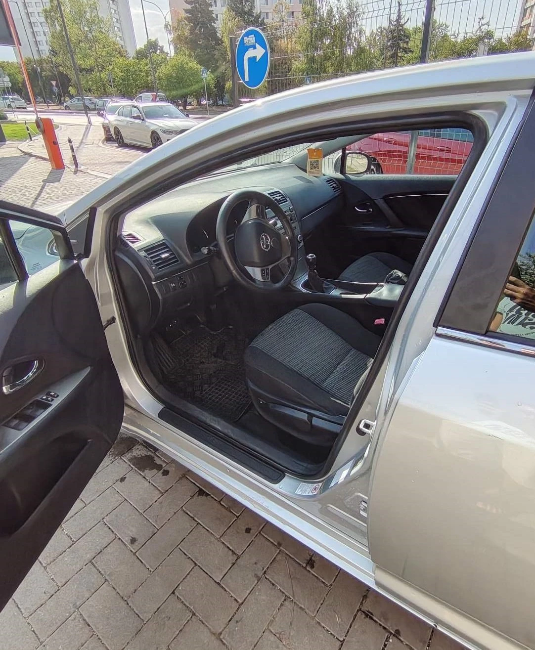 Toyota Avensis 2.0 VVT-i, снимка 7 - Автомобили и джипове - 56251748
