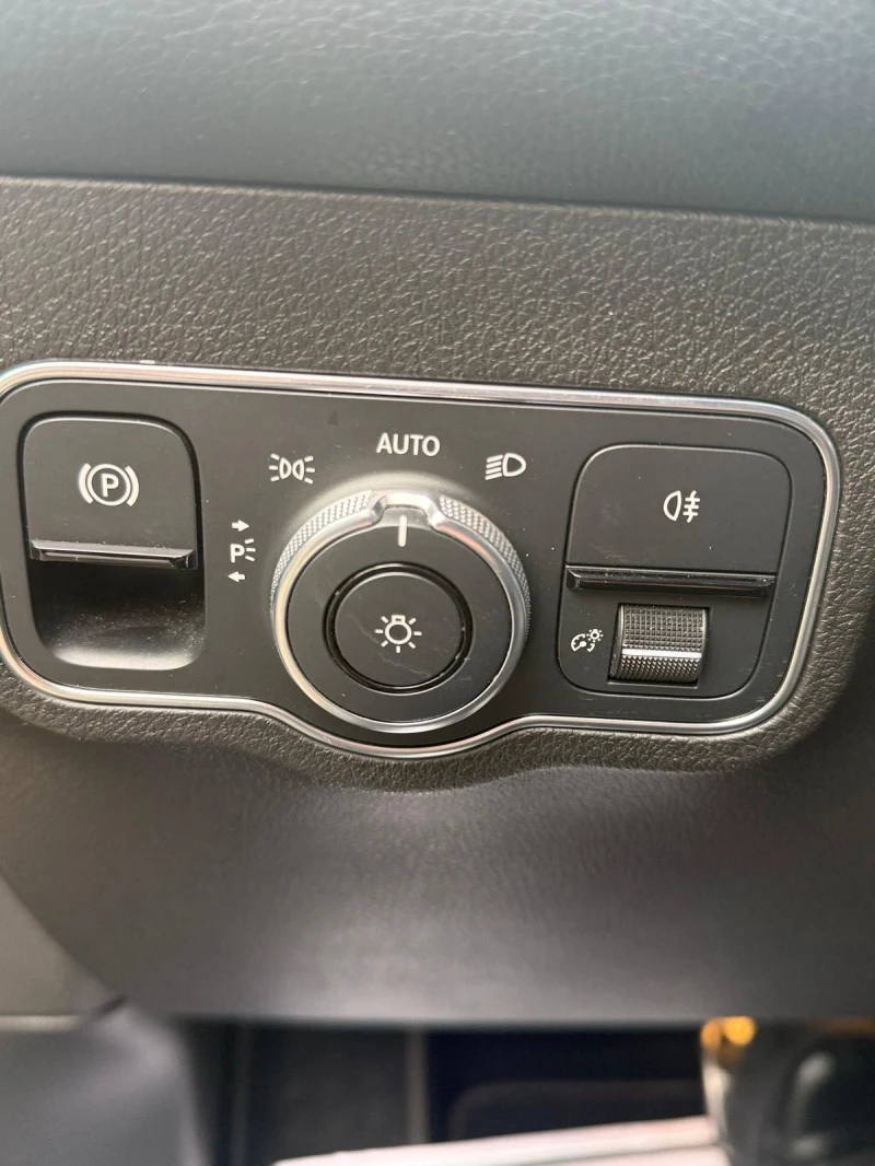 Mercedes-Benz GLB GLB200 4-MATiC PREMIUM, снимка 9 - Автомобили и джипове - 53428553