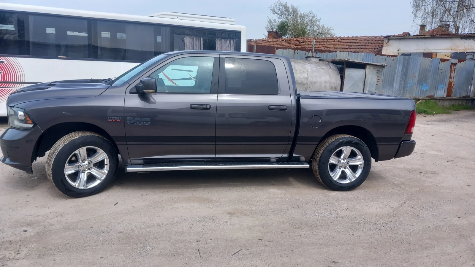 Dodge RAM 1500, снимка 3 - Автомобили и джипове - 54178299