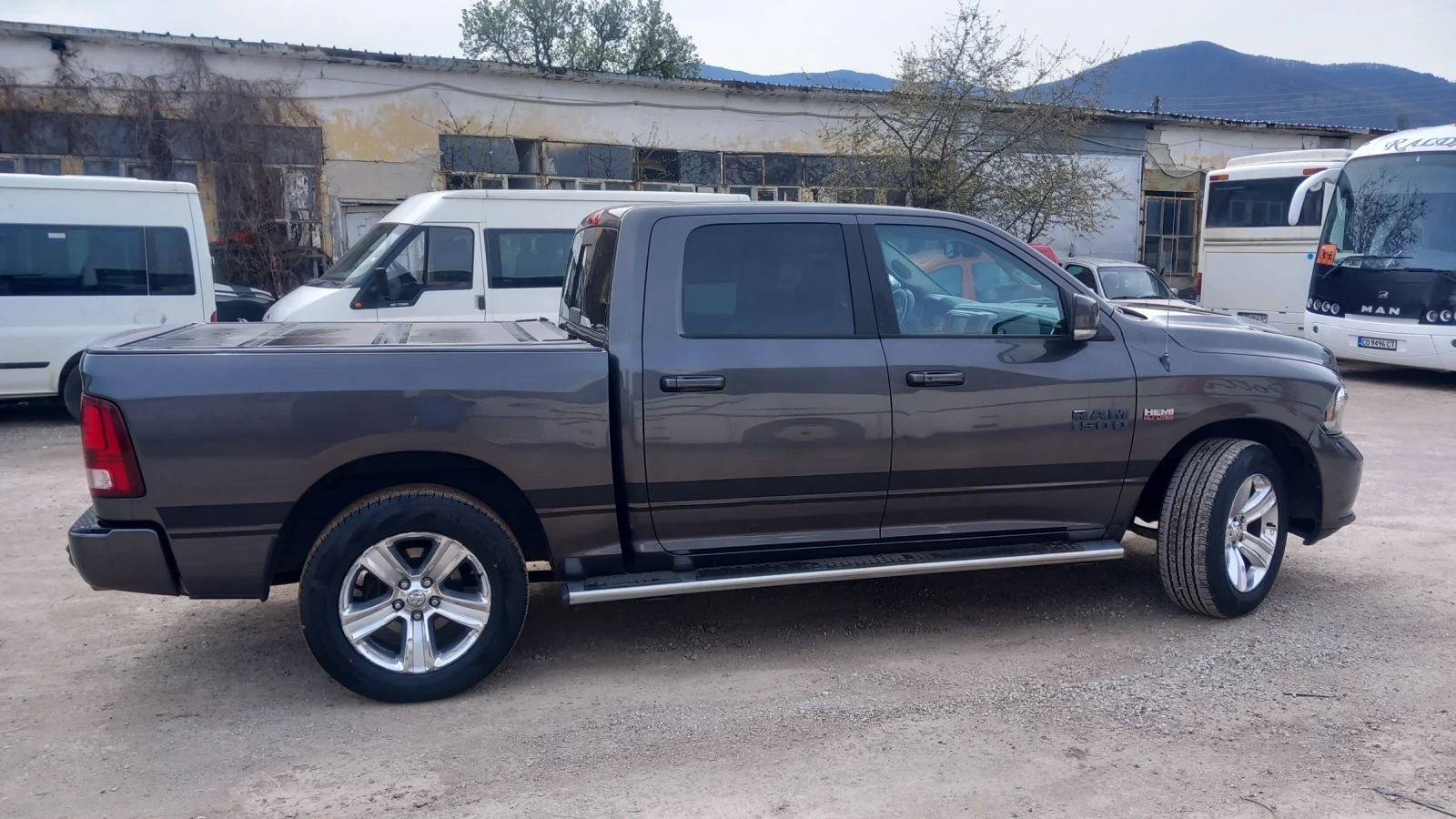 Dodge RAM 1500, снимка 4 - Автомобили и джипове - 54178299