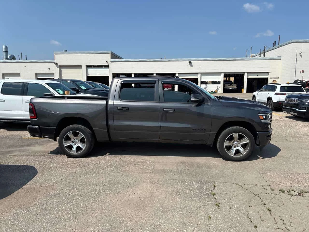 Dodge RAM 1500 * Sport * АВТОКРЕДИТ БЕЗ ПЪРВОНАЧАЛНА ВНОСКА* , снимка 3 - Автомобили и джипове - 55365779
