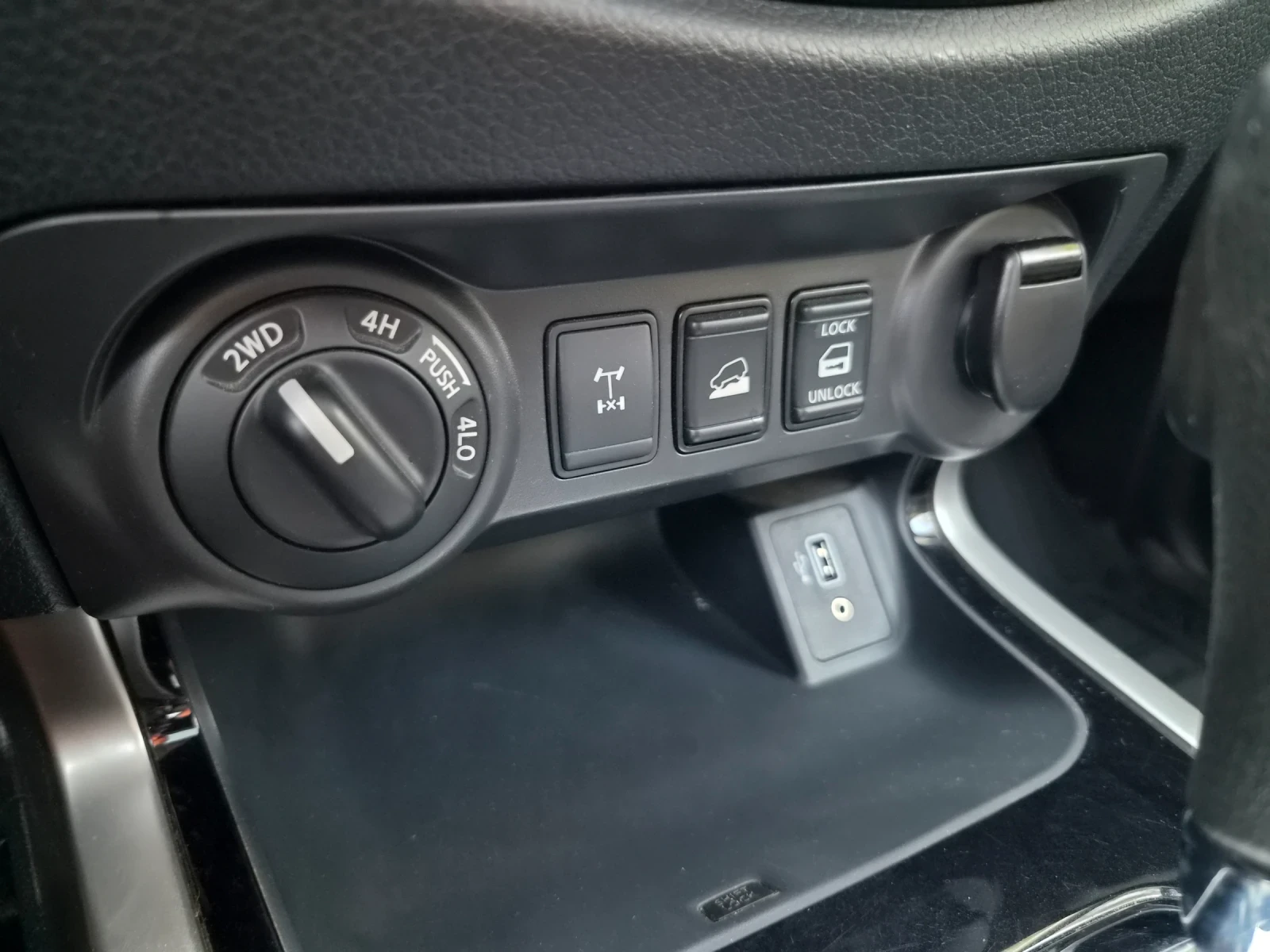 Nissan Navara Tekna/2.3D/Automat/21, снимка 13 - Автомобили и джипове - 55647099