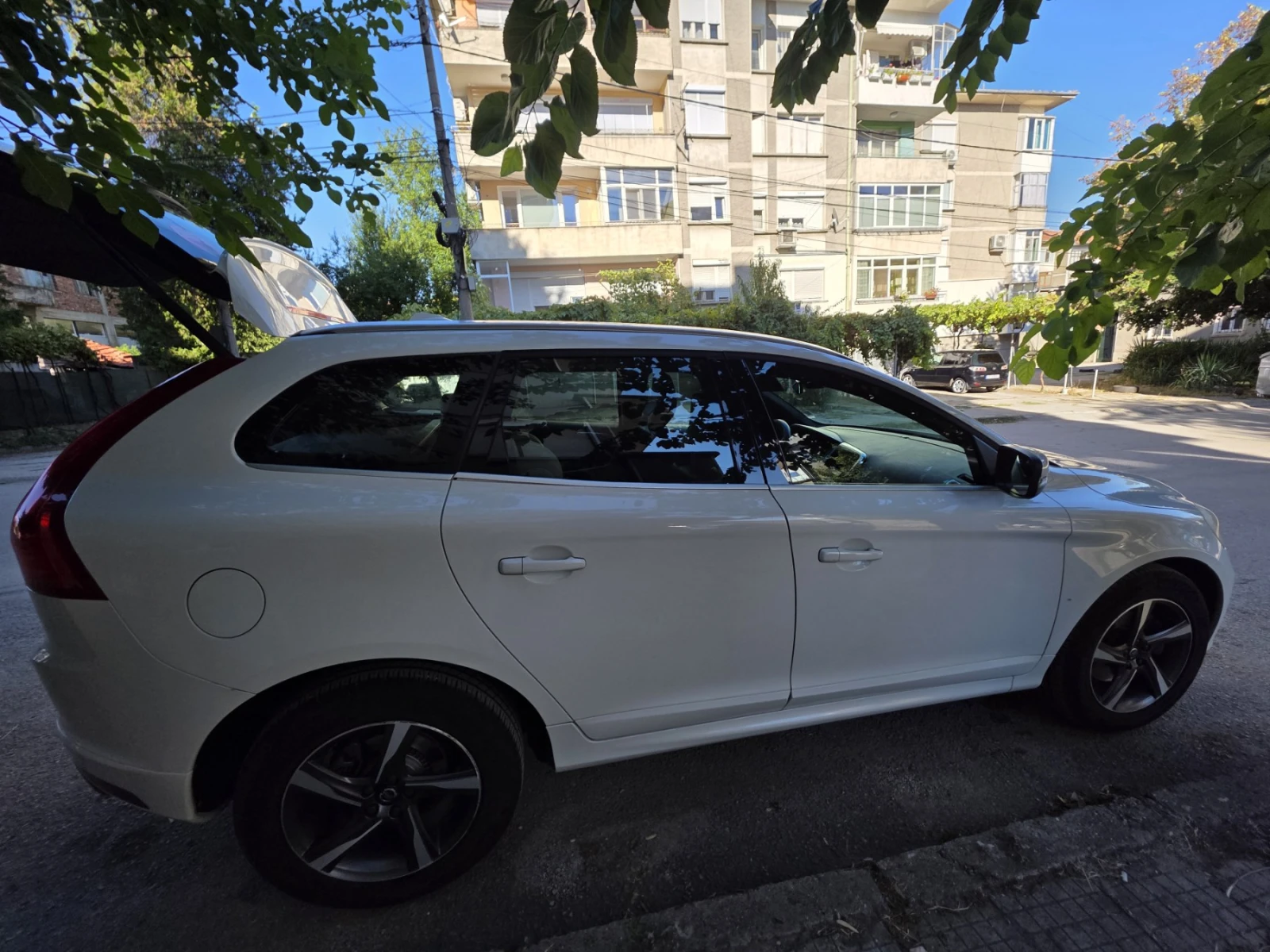 Volvo XC60 R Design, снимка 12 - Автомобили и джипове - 55993672