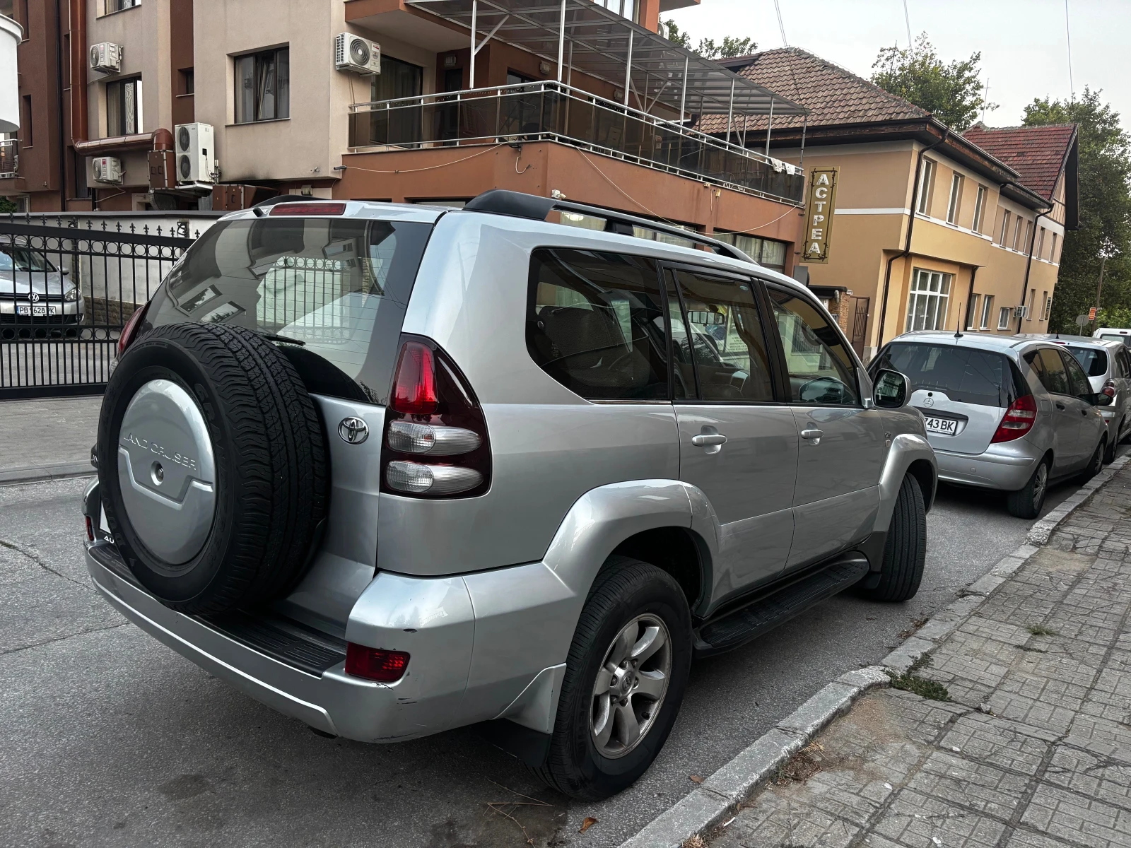 Toyota Land cruiser 5 скорости ВСИЧКИ ЕКСТРИ, снимка 3 - Автомобили и джипове - 56039092