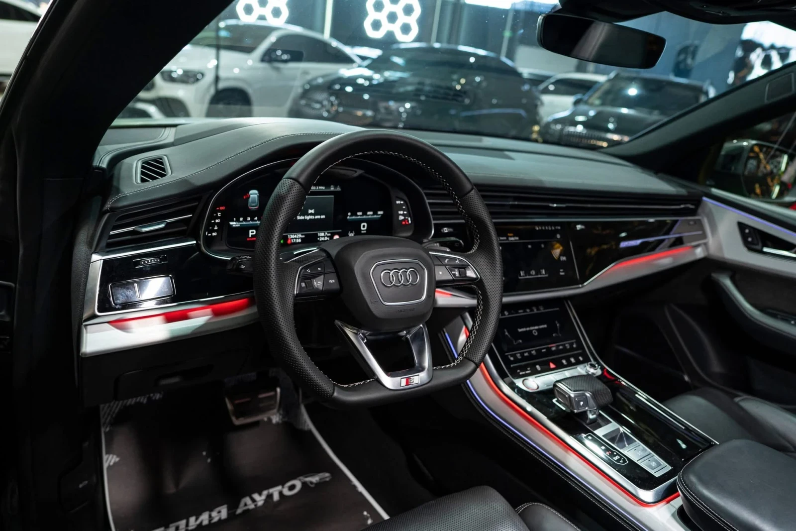 Audi SQ8 4.0D V8 MATRIX ПАНО HUD B&O ЛИЗИНГ 100% , снимка 12 - Автомобили и джипове - 56747424