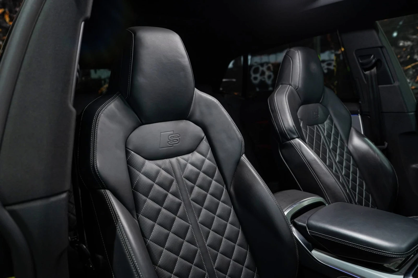Audi SQ8 4.0D V8 MATRIX ПАНО HUD B&O ЛИЗИНГ 100% , снимка 14 - Автомобили и джипове - 56747424