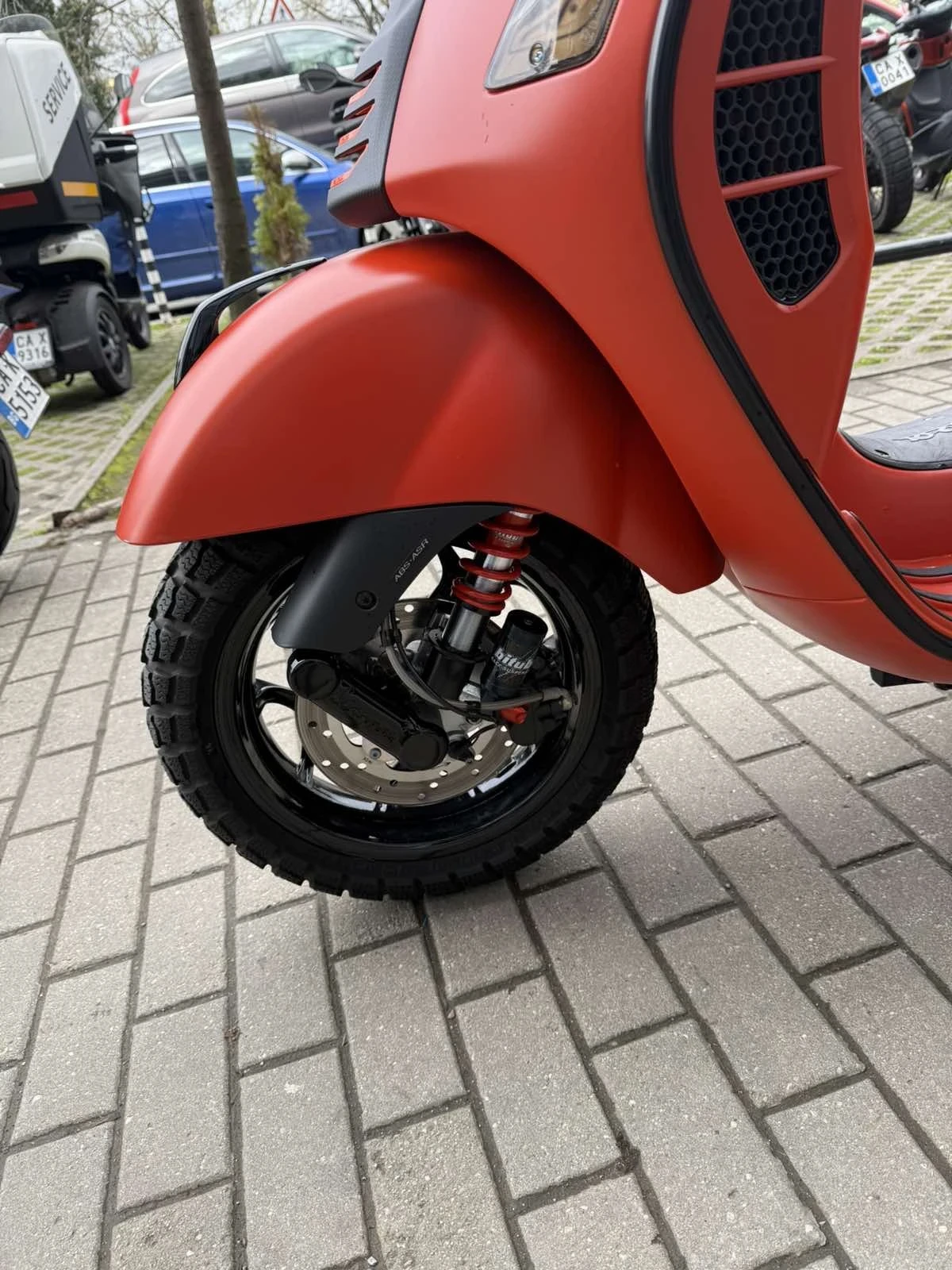 Vespa GTS Super Sport 300 - изображение 8