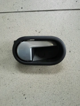 Дръжка врата вътрешна предна дясна Форд Фиеста (3)