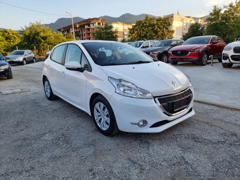 Peugeot 208 1.4i GAZ, снимка 8 - Автомобили и джипове - 46617695