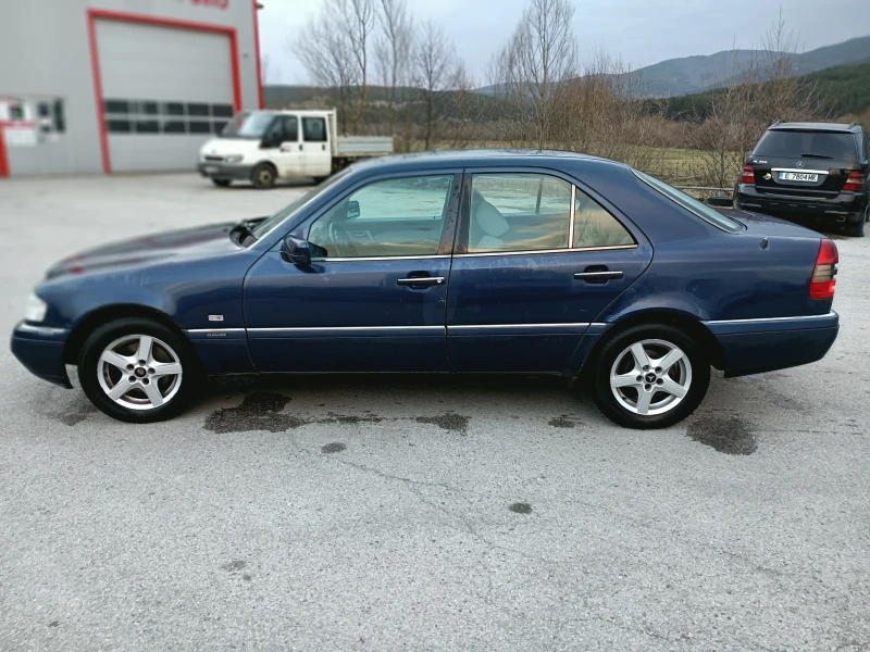 Mercedes-Benz C 220 Седан, снимка 2 - Автомобили и джипове - 49508807