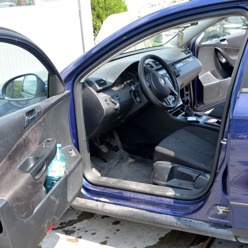 VW Passat 2.0 FSI, снимка 5 - Автомобили и джипове - 51293389
