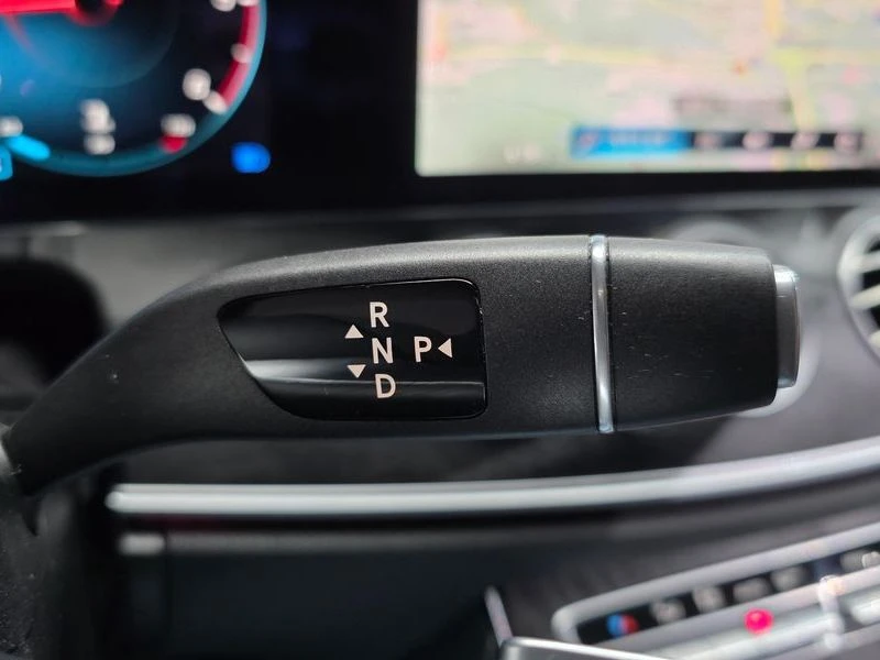 Mercedes-Benz E 220 1.9 Automatic, снимка 9 - Автомобили и джипове - 55837296