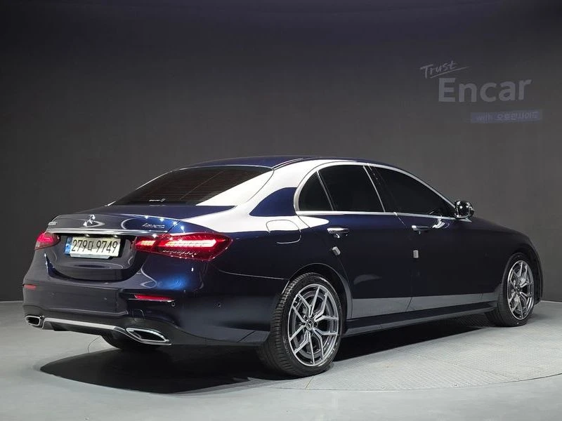Mercedes-Benz E 220 1.9 Automatic, снимка 2 - Автомобили и джипове - 55837296