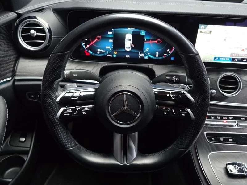 Mercedes-Benz E 220 1.9 Automatic, снимка 14 - Автомобили и джипове - 55837296