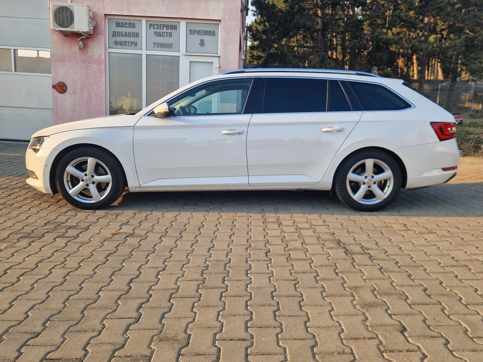 Skoda Superb 2.0 TDI 4x4 190 к.с. Камера Keyless Ел.багажник - изображение 2