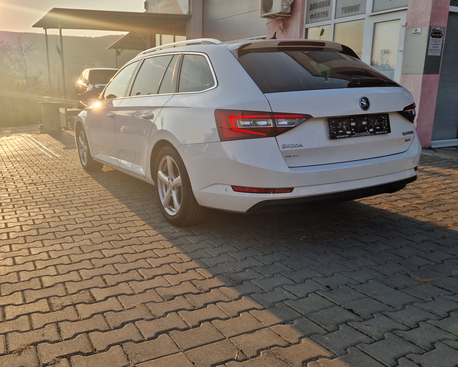 Skoda Superb 2.0 TDI 4x4 190 к.с. Камера Keyless Ел.багажник - изображение 3