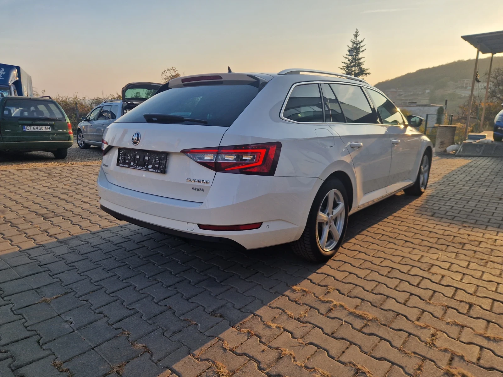 Skoda Superb 2.0 TDI 4x4 190 к.с. Камера Keyless Ел.багажник - изображение 4