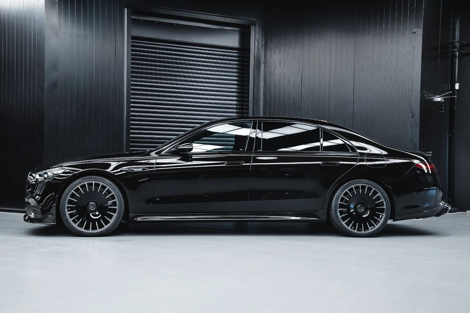 Mercedes-Benz S 63 AMG BRABUS B930/FULL CARBON/CERAMIC/BURM 4D/PANO/22/ - изображение 4