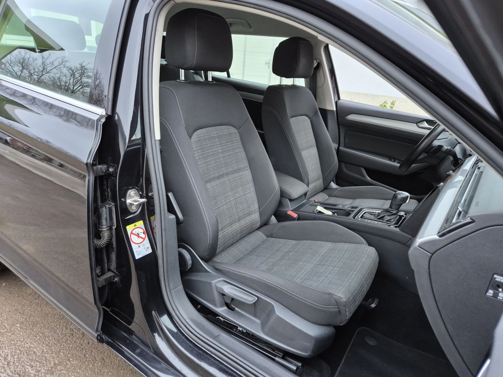 VW Passat 2.0TDI Face Digital Distr Keyless   | Mobile.bg   11