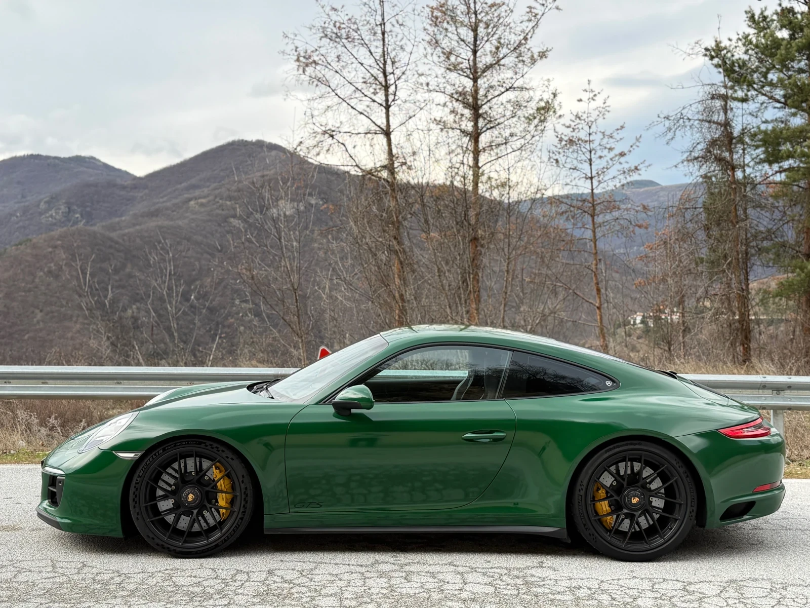 Porsche 911 Carrera GTS 991.2 Akrapovic PCCB LIFT - изображение 6