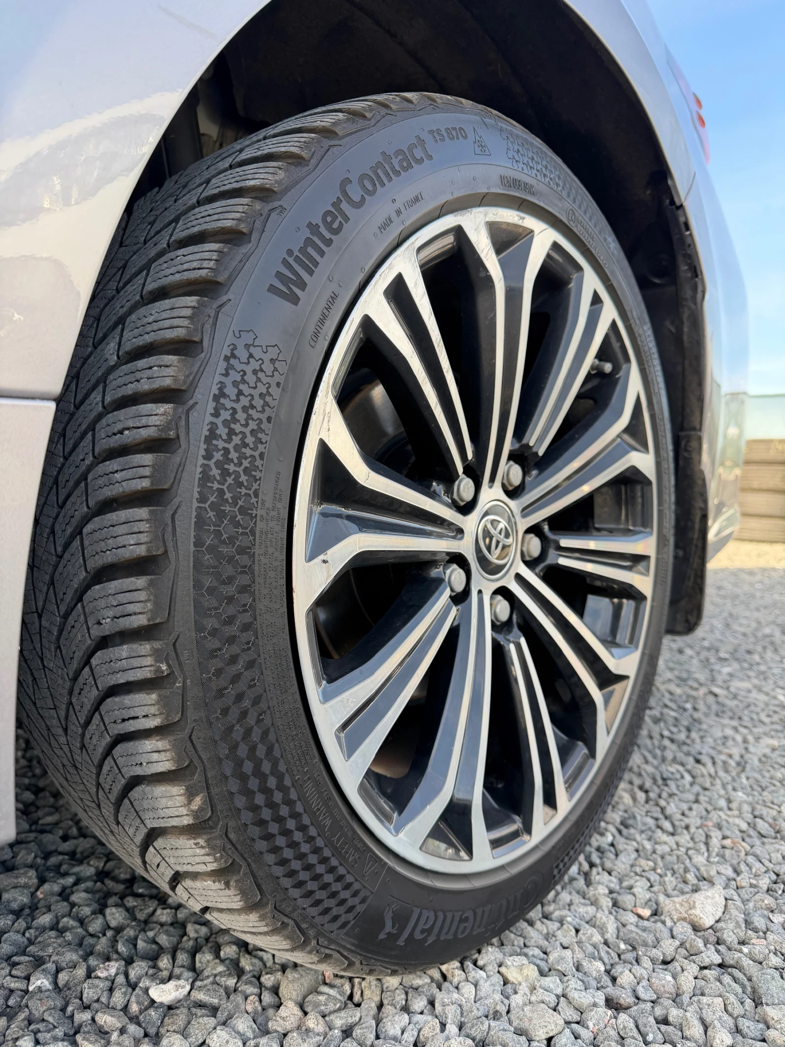 Toyota Corolla 1.8 Бензин-Хибрид, снимка 15 - Автомобили и джипове - 53800633