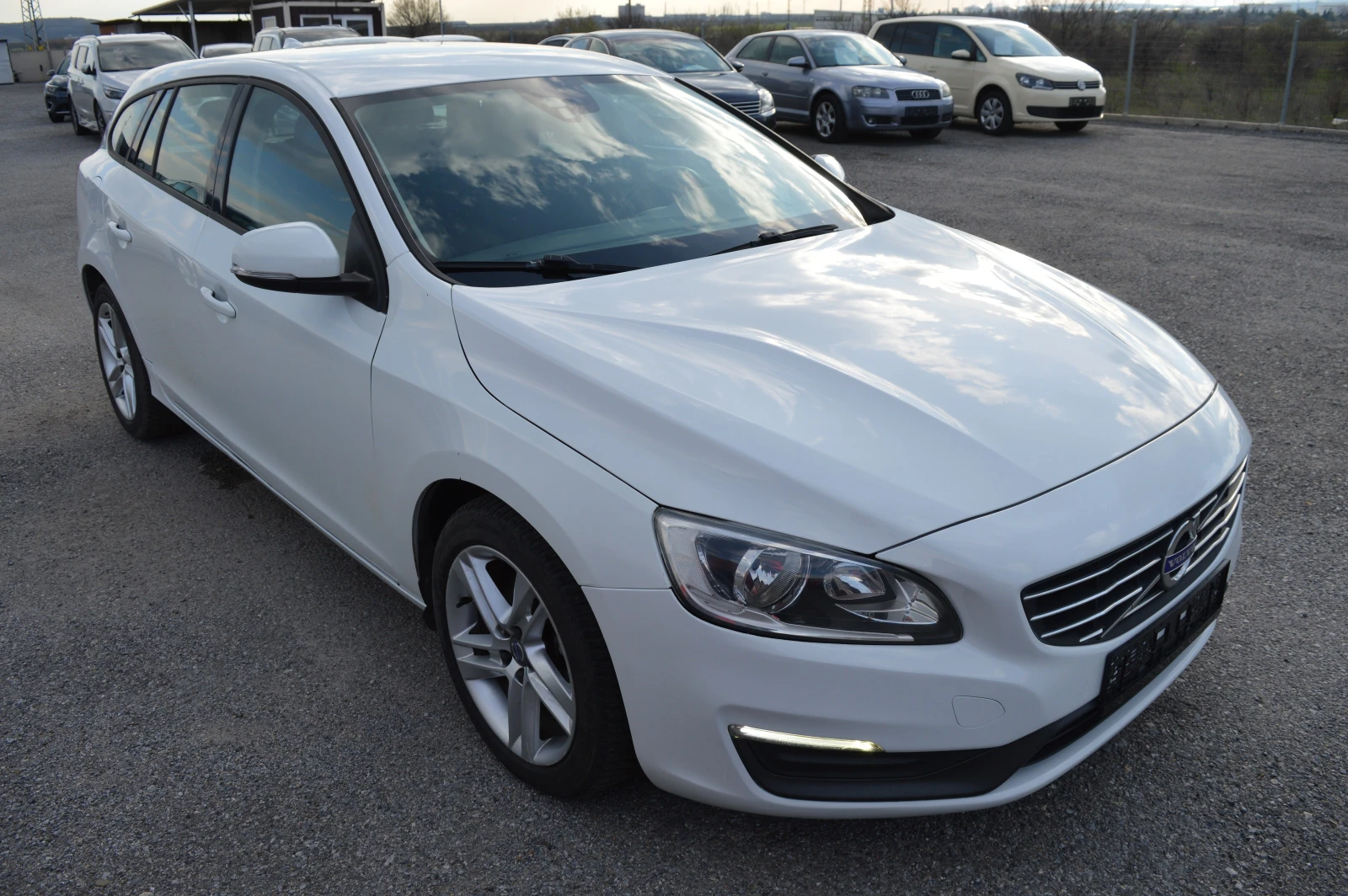 Volvo V60 2.0D3-FACE-AVTOMAT, снимка 3 - Автомобили и джипове - 54091910