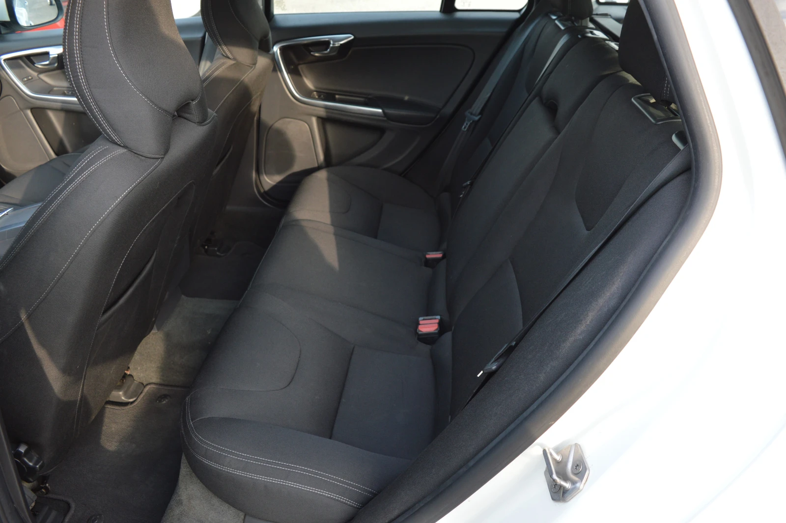 Volvo V60 2.0D3-FACE-AVTOMAT, снимка 11 - Автомобили и джипове - 54091910