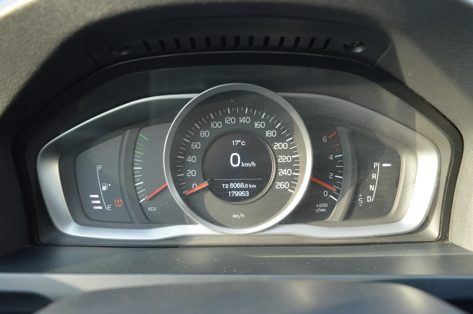 Volvo V60 2.0D3-FACE-AVTOMAT, снимка 12 - Автомобили и джипове - 54091910