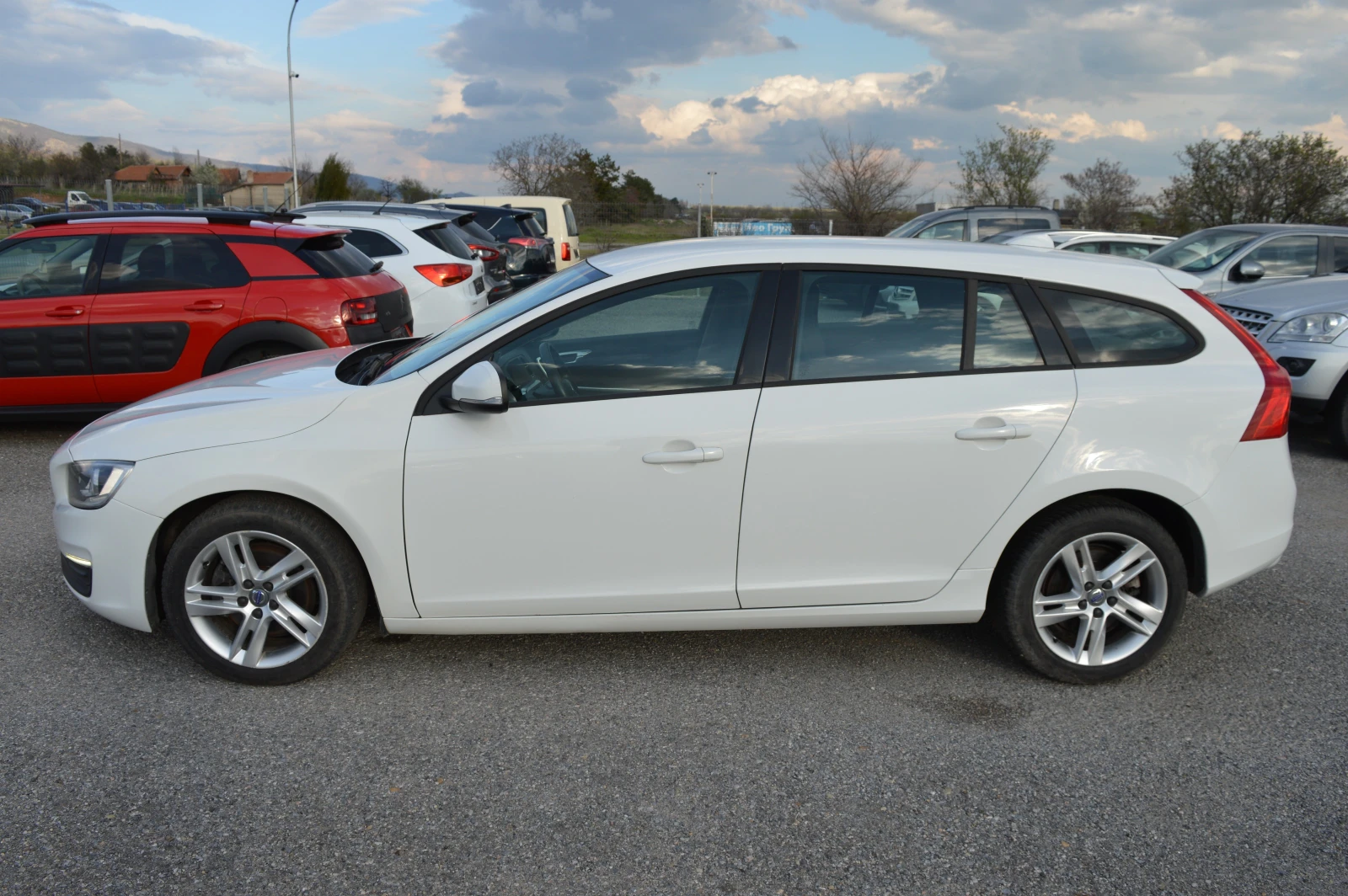 Volvo V60 2.0D3-FACE-AVTOMAT, снимка 8 - Автомобили и джипове - 54091910