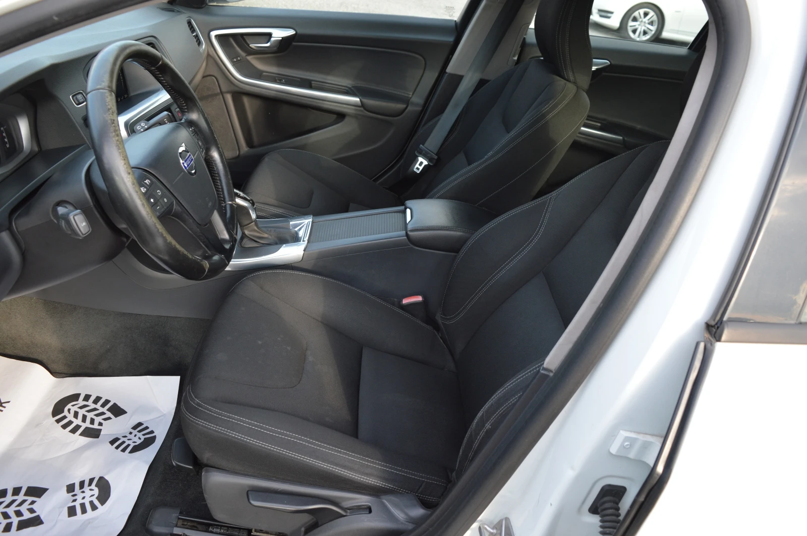 Volvo V60 2.0D3-FACE-AVTOMAT, снимка 10 - Автомобили и джипове - 54091910