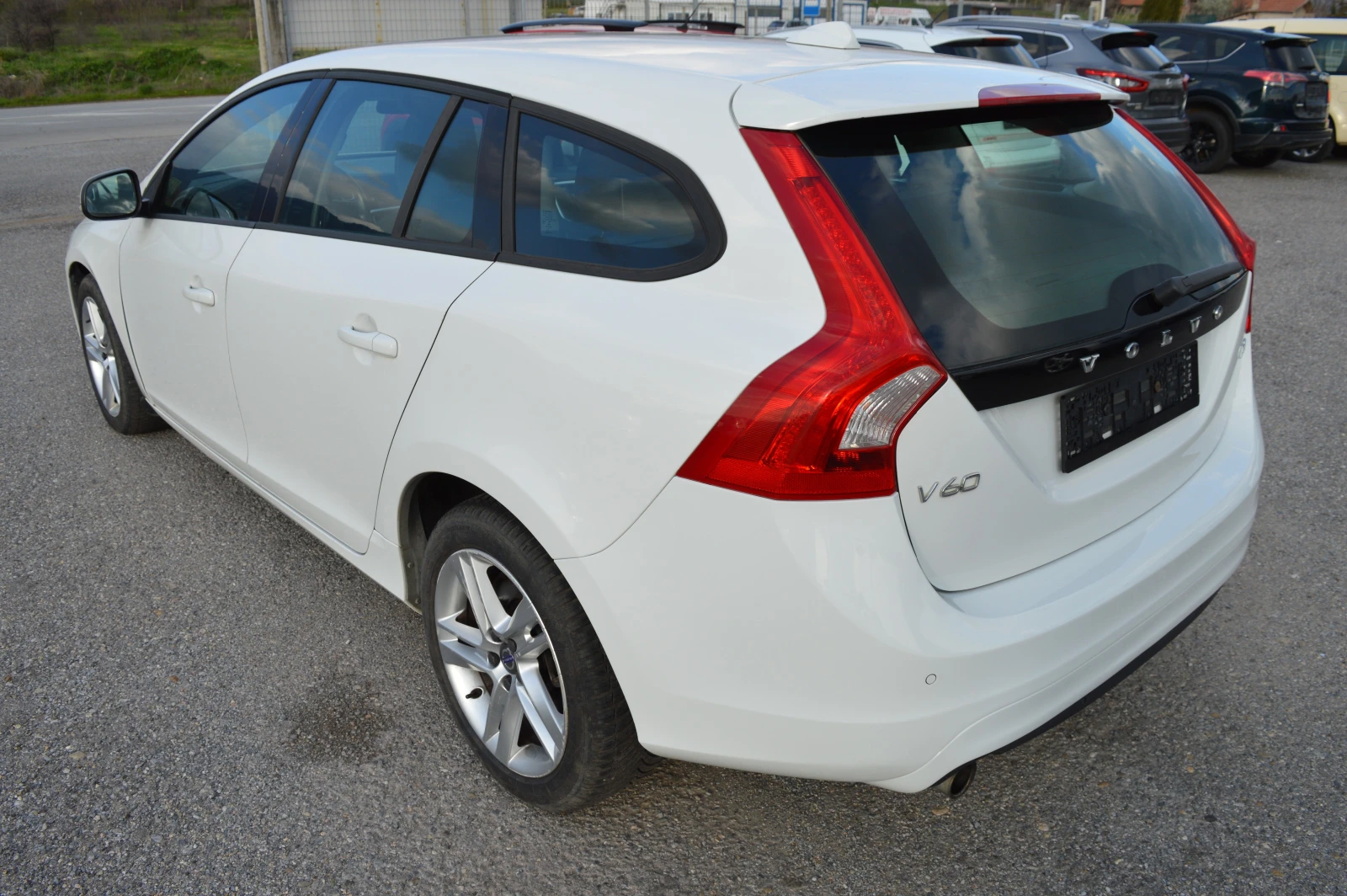 Volvo V60 2.0D3-FACE-AVTOMAT, снимка 7 - Автомобили и джипове - 54091910