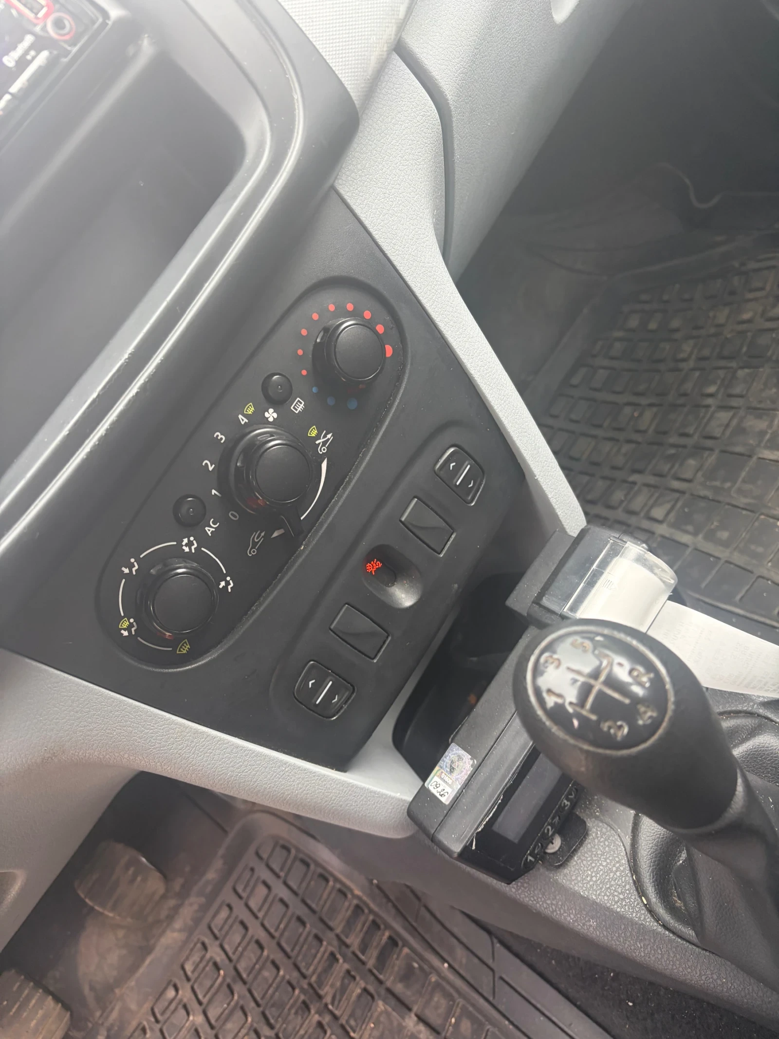 Dacia Sandero Taxi, снимка 6 - Автомобили и джипове - 54771199