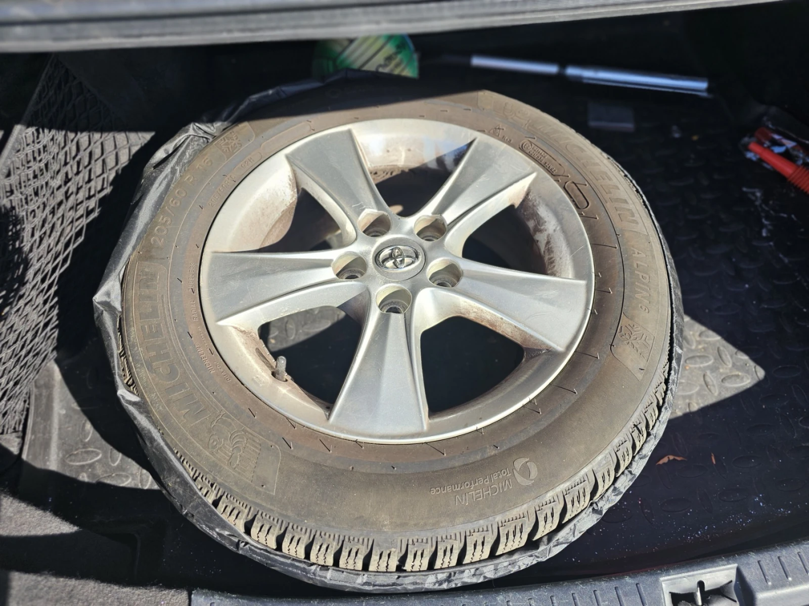 Toyota Avensis Saloon (T27), снимка 9 - Автомобили и джипове - 54847190