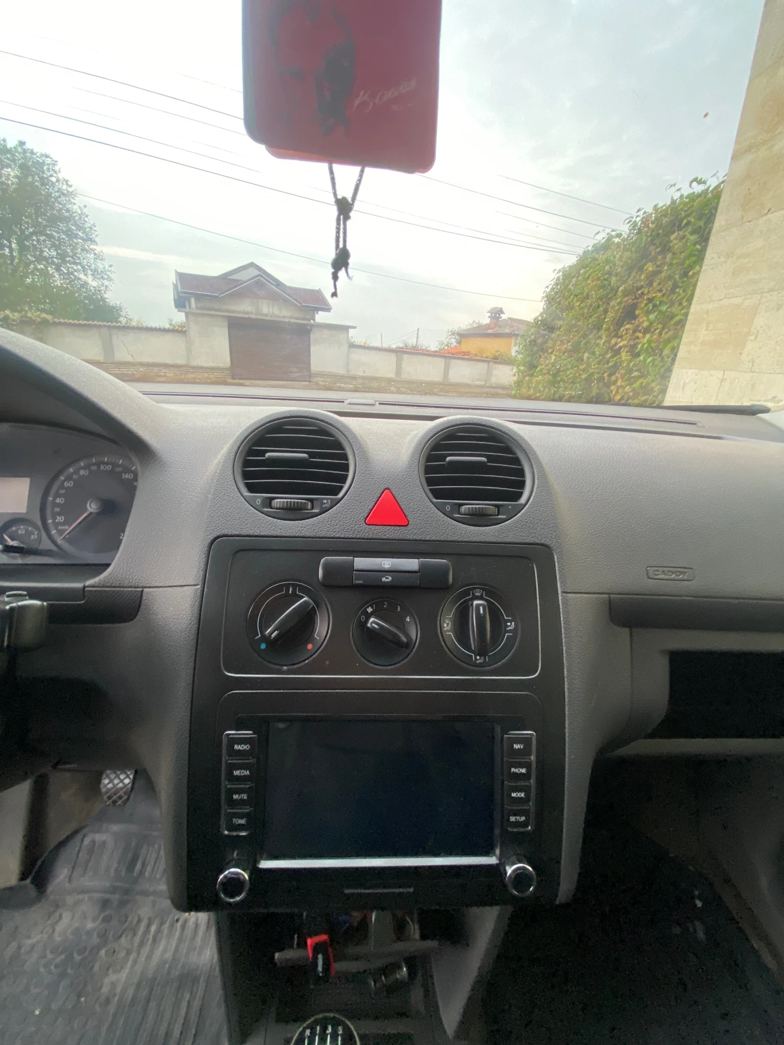 VW Caddy, снимка 8 - Автомобили и джипове - 56685332