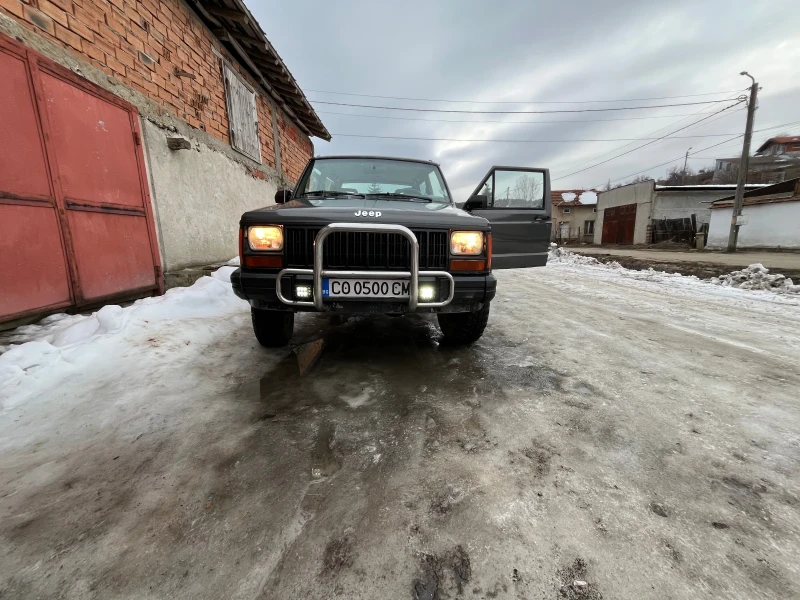 Jeep Cherokee, снимка 2 - Автомобили и джипове - 49143549