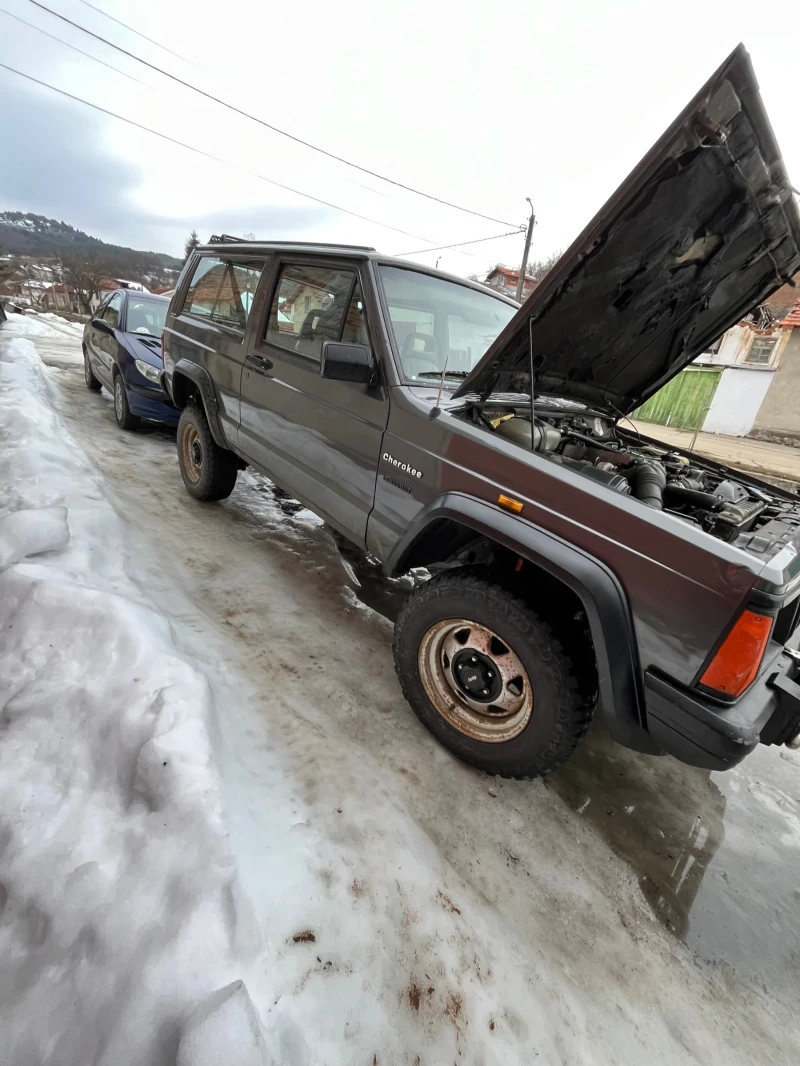 Jeep Cherokee, снимка 4 - Автомобили и джипове - 49143549