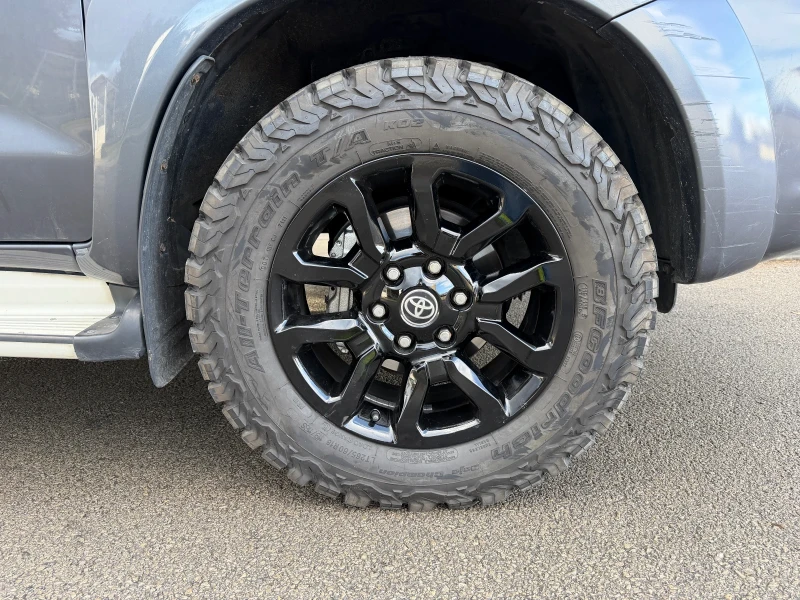 Toyota Hilux 3.0 Auto с история, снимка 13 - Автомобили и джипове - 53001091