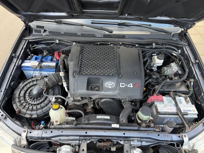 Toyota Hilux 3.0 Auto с история, снимка 12 - Автомобили и джипове - 53001091