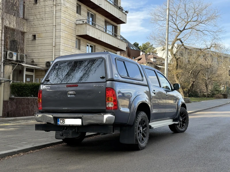 Toyota Hilux 3.0 Auto с история, снимка 4 - Автомобили и джипове - 53001091