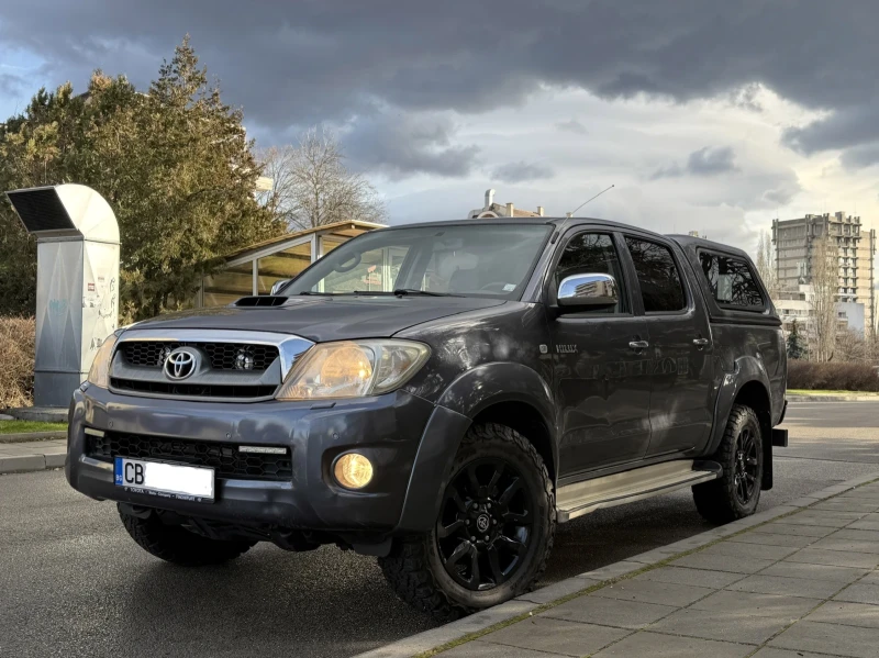 Toyota Hilux 3.0 Auto с история, снимка 3 - Автомобили и джипове - 53001091