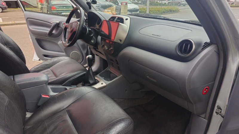 Toyota Rav4, снимка 6 - Автомобили и джипове - 53290159