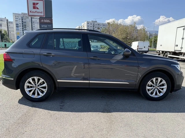 VW Tiguan Facelift, Сервизна история, Перфектен, снимка 8 - Автомобили и джипове - 56150537
