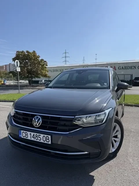 VW Tiguan Facelift, Сервизна история, Перфектен, снимка 3 - Автомобили и джипове - 56150537