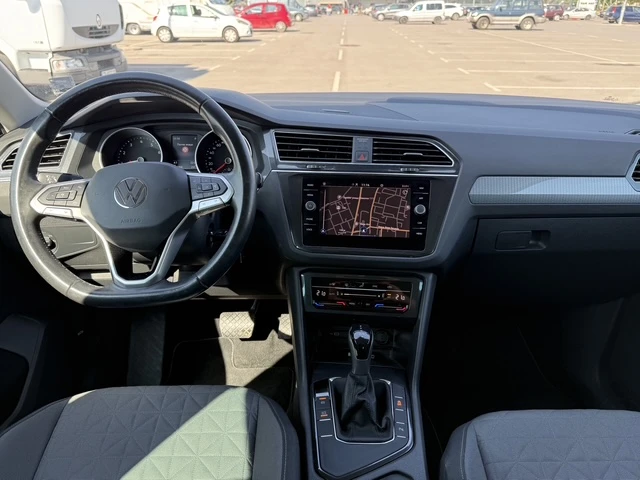 VW Tiguan Facelift, Сервизна история, Перфектен, снимка 12 - Автомобили и джипове - 56150537