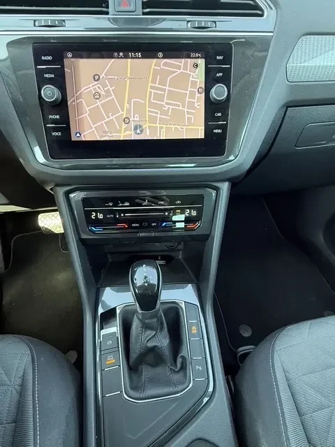 VW Tiguan Facelift, Сервизна история, Перфектен, снимка 15 - Автомобили и джипове - 56150537