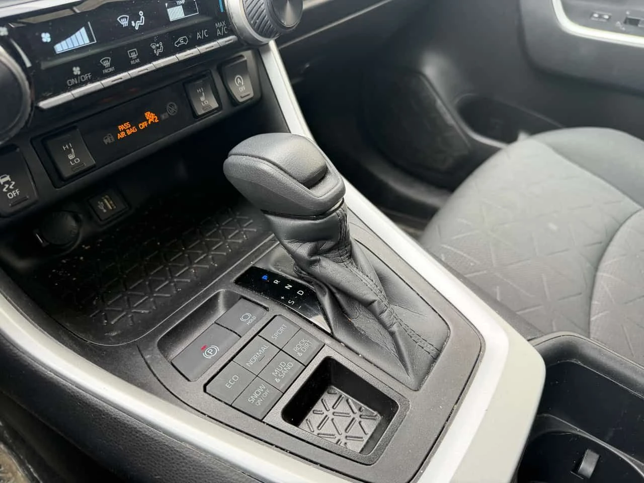 Toyota Rav4 * LE AWD * CARFAX * Подгрев * Два ключа * , снимка 14 - Автомобили и джипове - 53885485