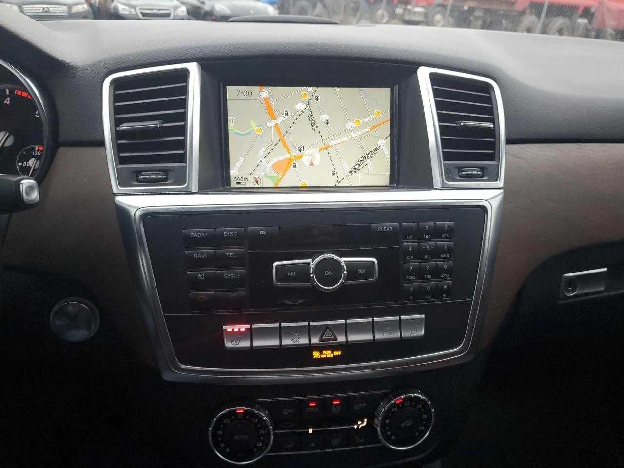 Mercedes-Benz ML 350 Bluetech* панорама* подгрев* H&K* AMG pack* Камера, снимка 9 - Автомобили и джипове - 54079366